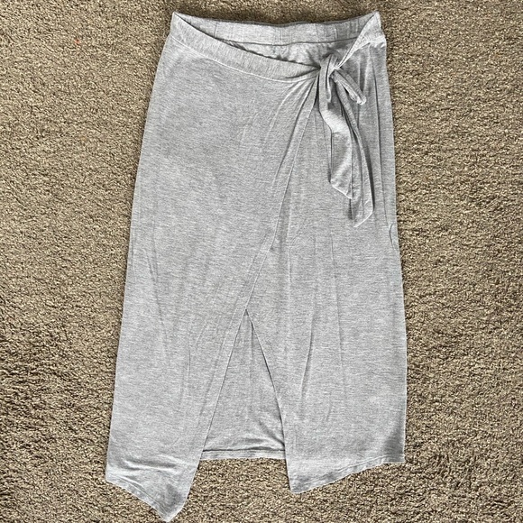 πΏ2/$30 Faux Wrap Skirt - Picture 1 of 3